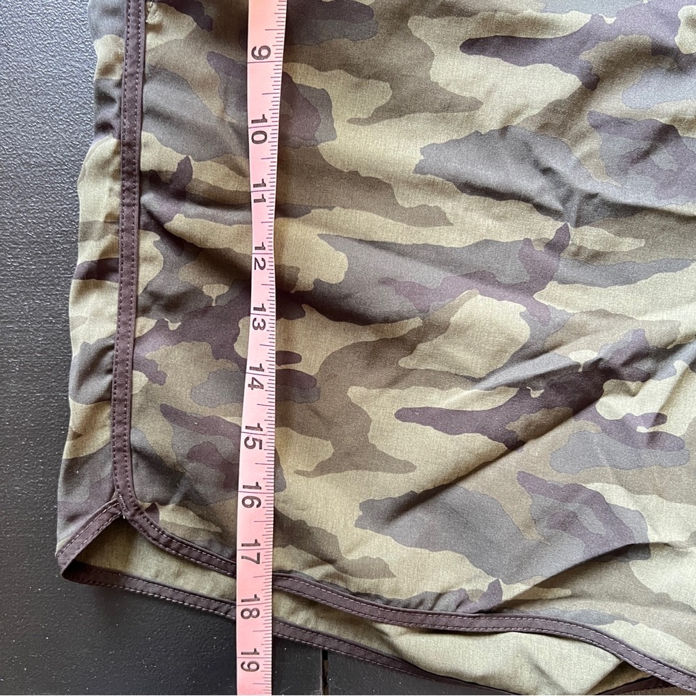 Vuori Banks Hybrid Green Camo Shorts Swim Trunks Men’s - Picture 11 of 11